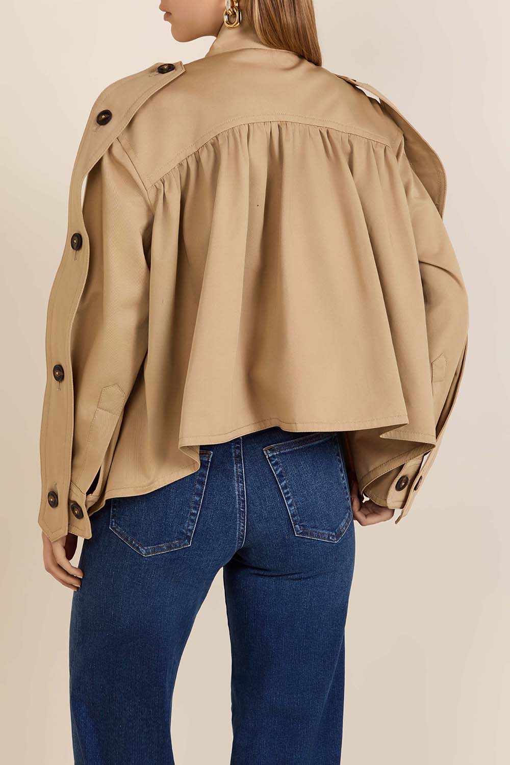 תמונת דוגמן אחורית של ז'קט קרגו