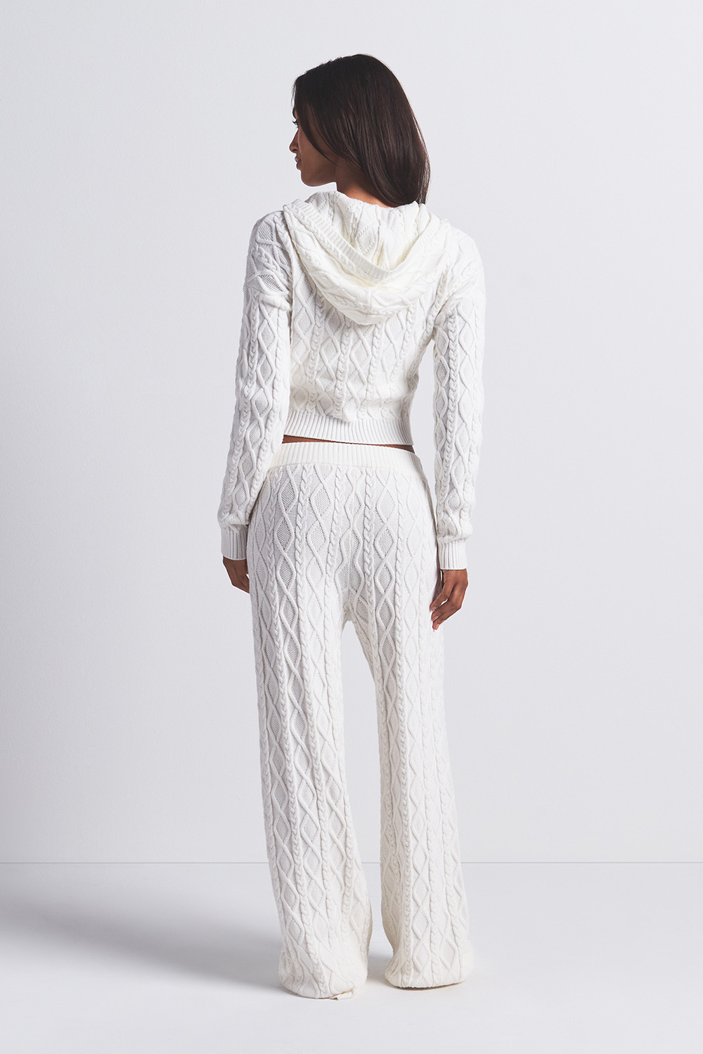 תמונת דוגמן אחורית של CABLEKNIT STRAIGHT LEG PANT