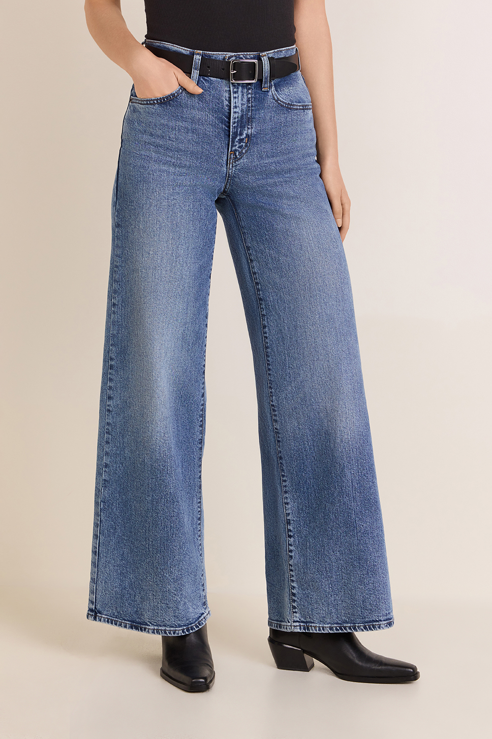 תמונת דוגמן קידמית של מכנסי ג'ינס רחבים 728