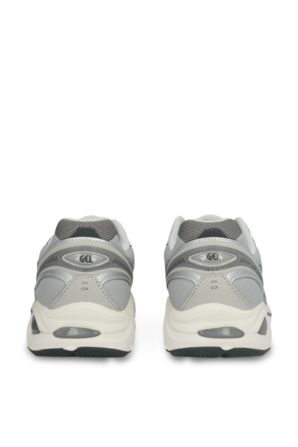 תמונת תקריב של נעלי סניקרס ג`י טי 2160