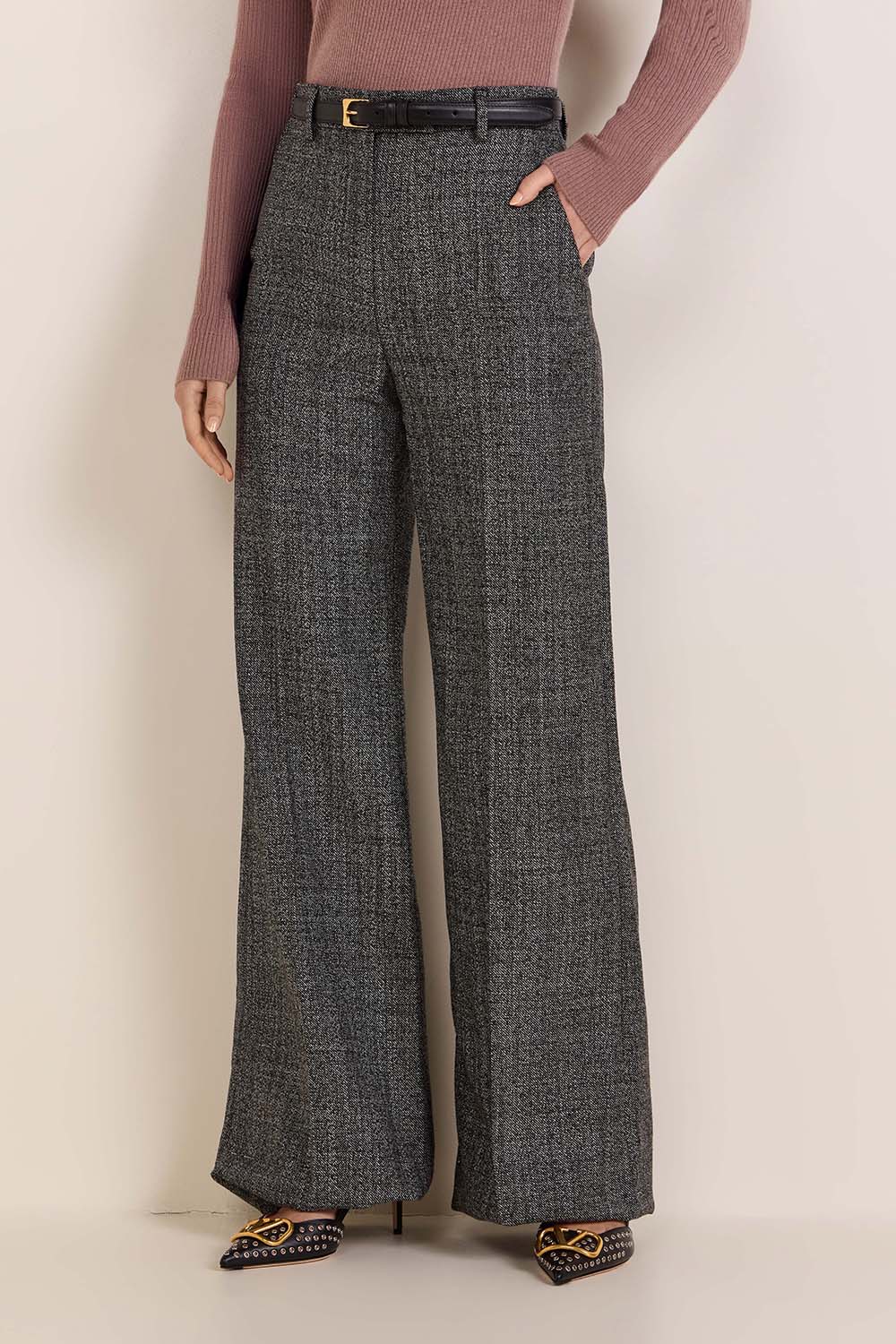 תמונת דוגמן קידמית של מכנסיים רחבים מצמר