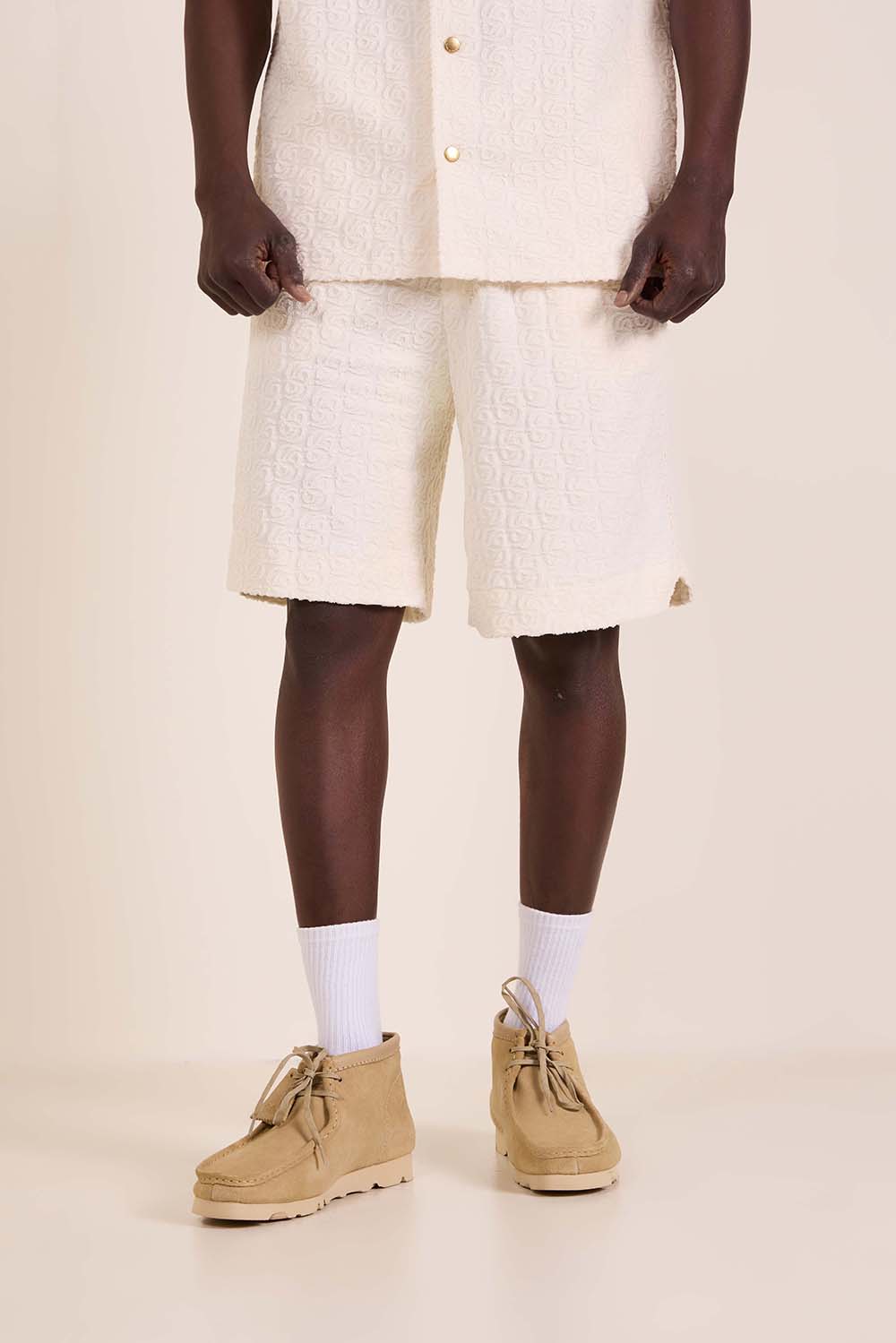 תמונת דוגמן קידמית של מכנסי ברמודה