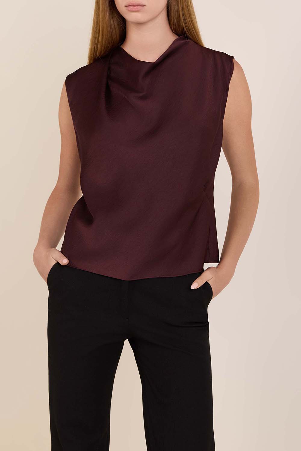 תמונת דוגמן קידמית של גופיית סאטן