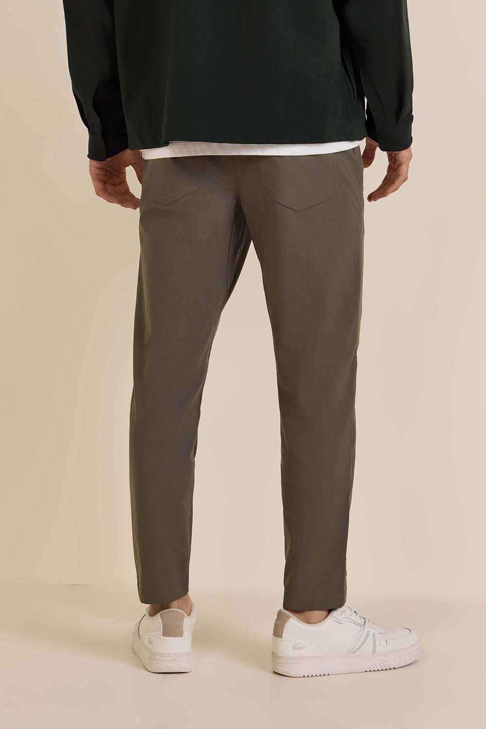 תמונת דוגמן אחורית של ABC Slim-Fit 5 Pocket Pant 32L Warpstreme