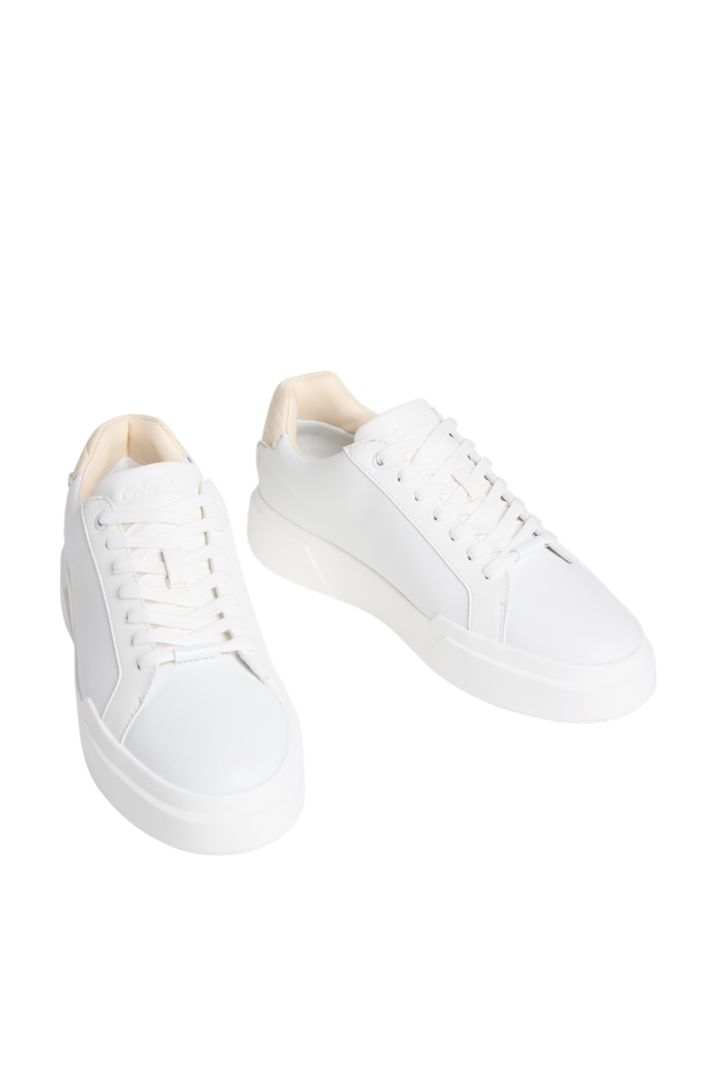 תמונה אחורית של נעלי סניקרס