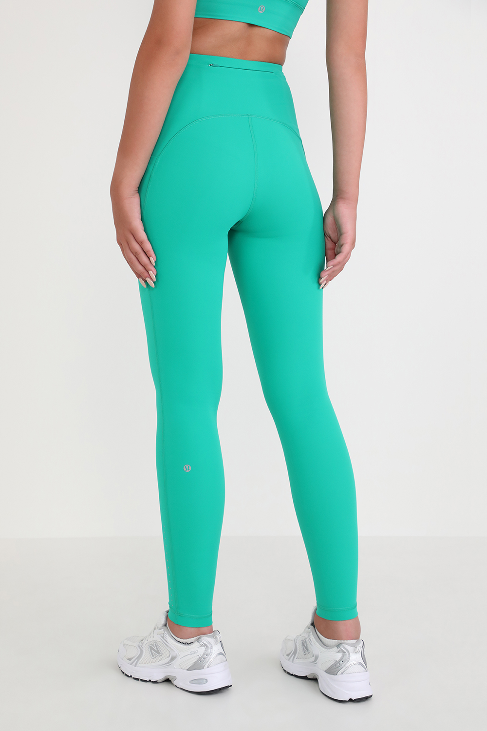 תמונת דוגמן אחורית של Swift Speed High-Rise Tight 28