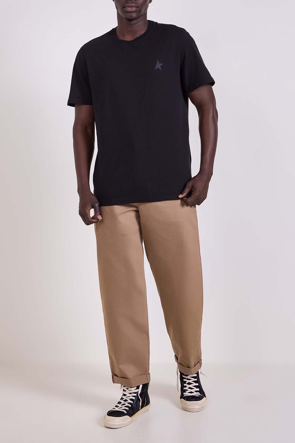 תמונת דוגמן קידמית של סניקרס