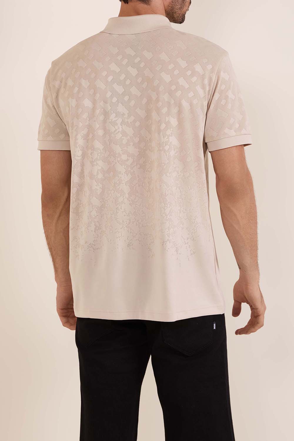 תמונת דוגמן אחורית של חולצת פולו