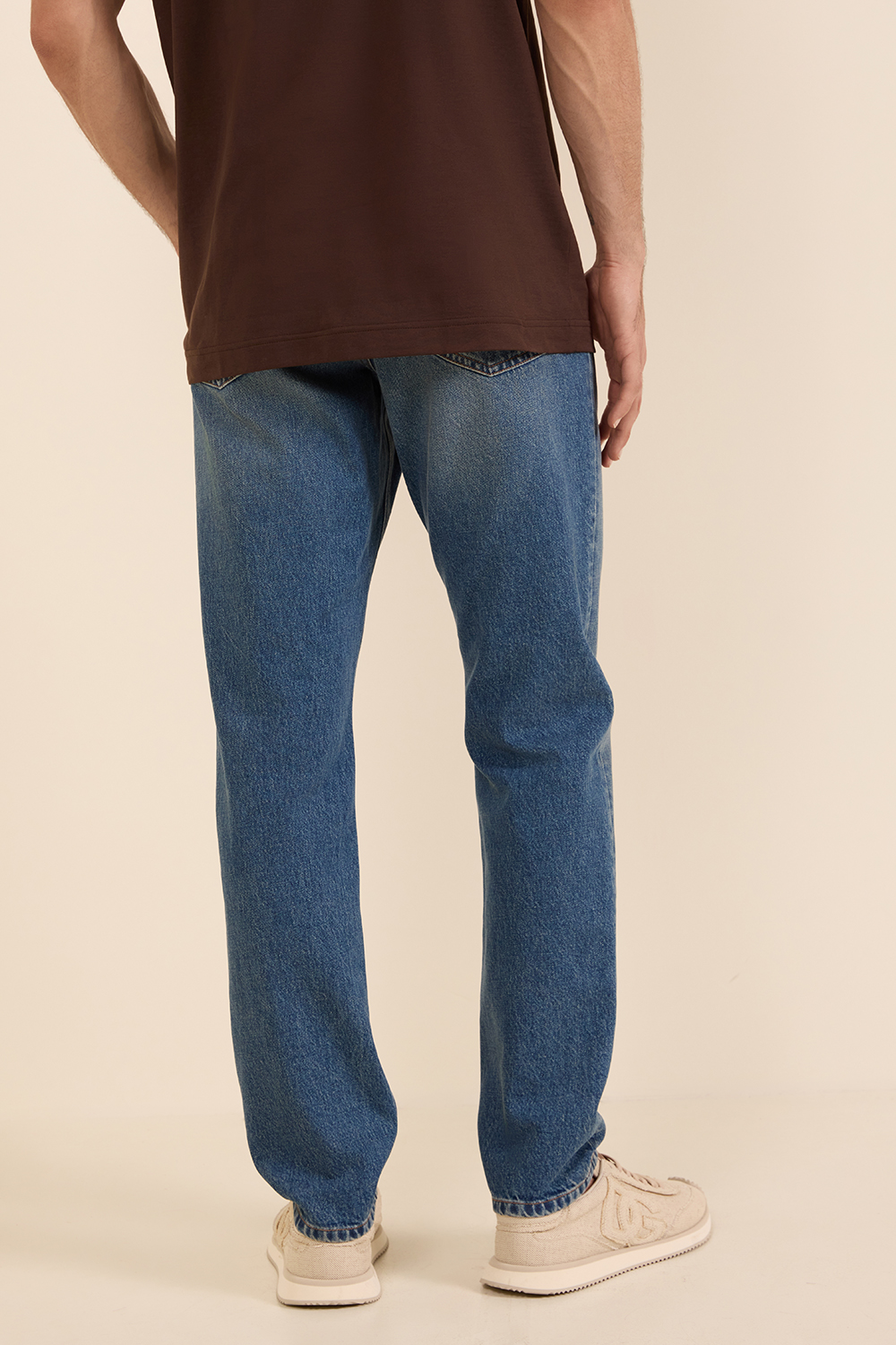 תמונת דוגמן אחורית של מכנסי ג'ינס