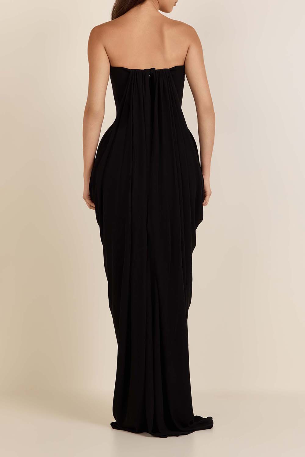 תמונת דוגמן אחורית של שמלת סטרפלס