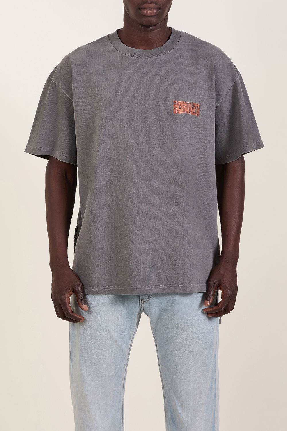 תמונת דוגמן קידמית של חולצת טי