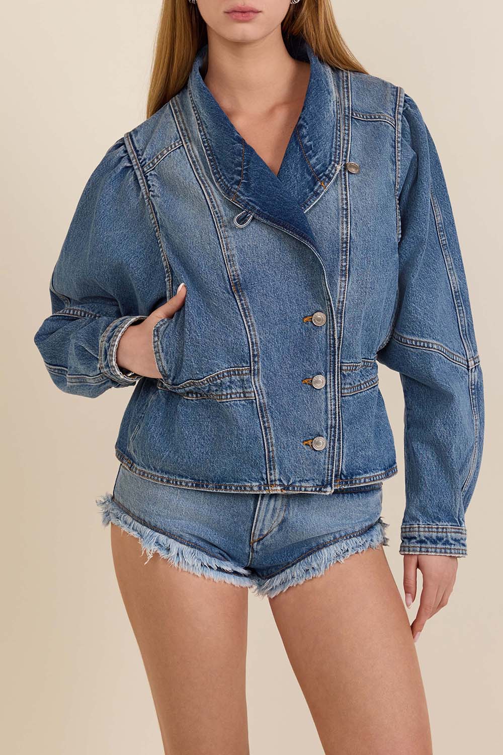 תמונת דוגמן קידמית של ז'קט ג'ינס