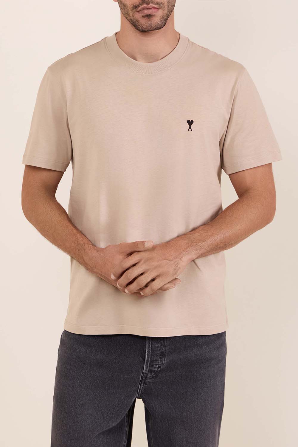 תמונת דוגמן קידמית של חולצת טי