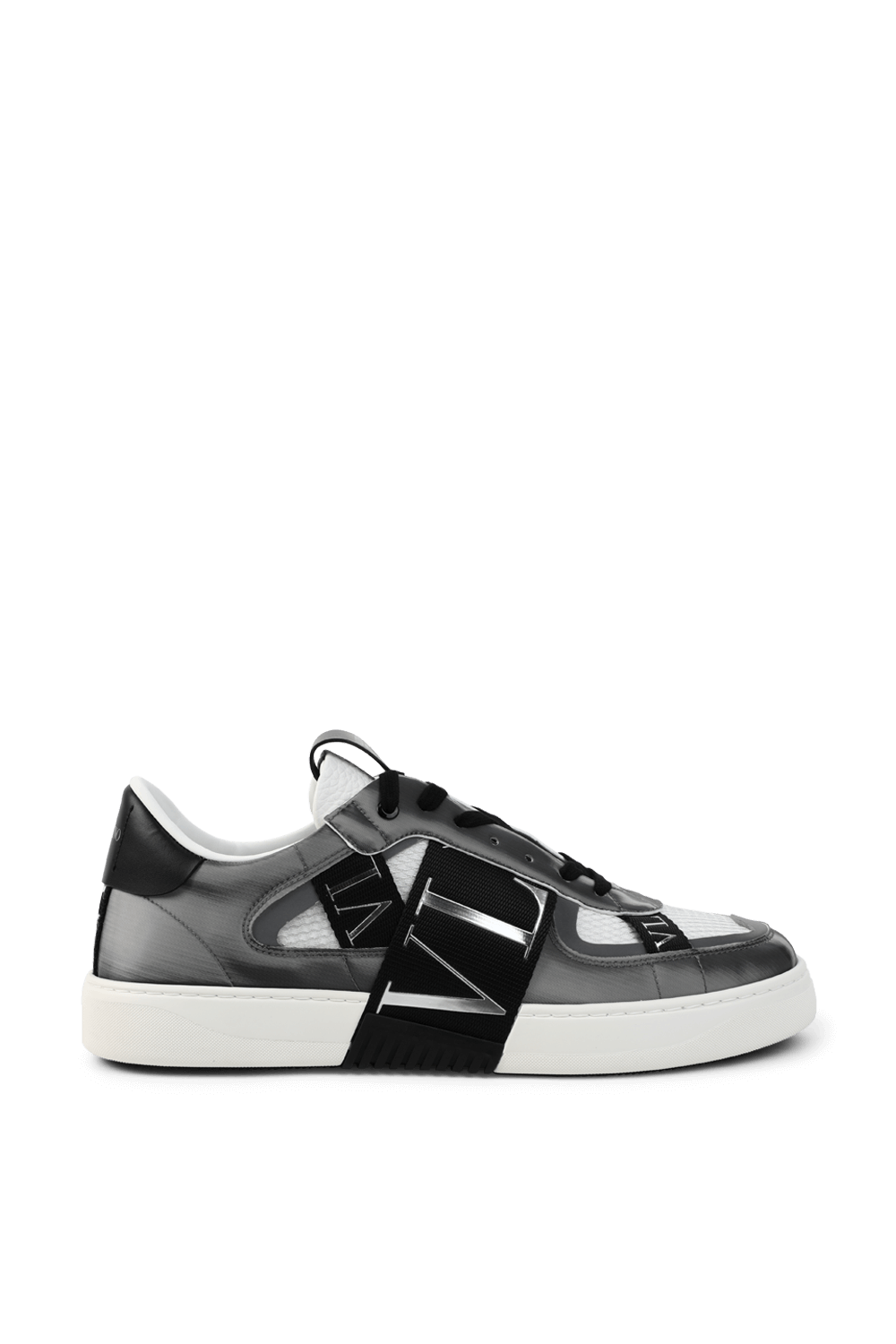 תמונה קידמית של נעלי סניקרס מעור