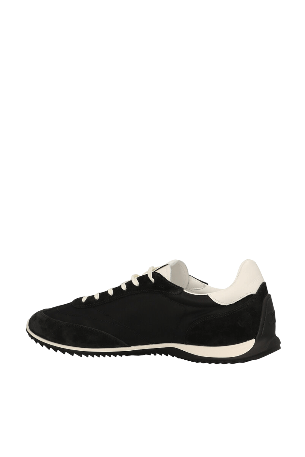 תמונה אחורית של נעלי סניקרס