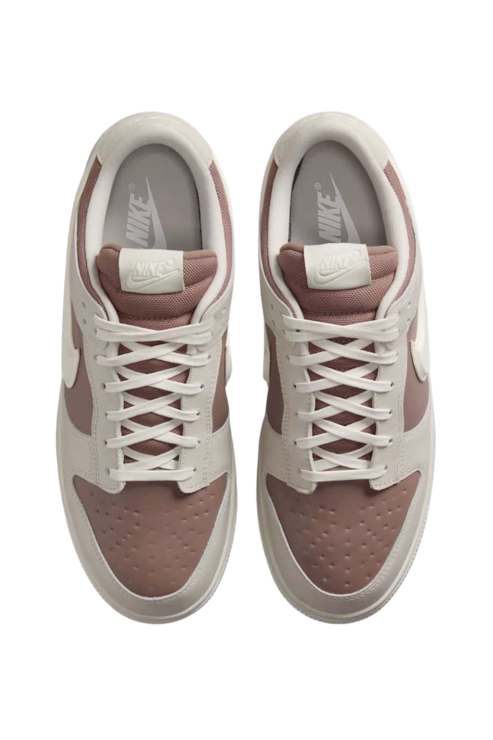 תמונת תקריב של נעלי סניקרס דאנק גורטקס