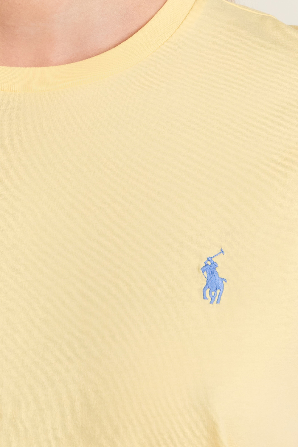 תמונת תקריב דוגמן של חולצת טי