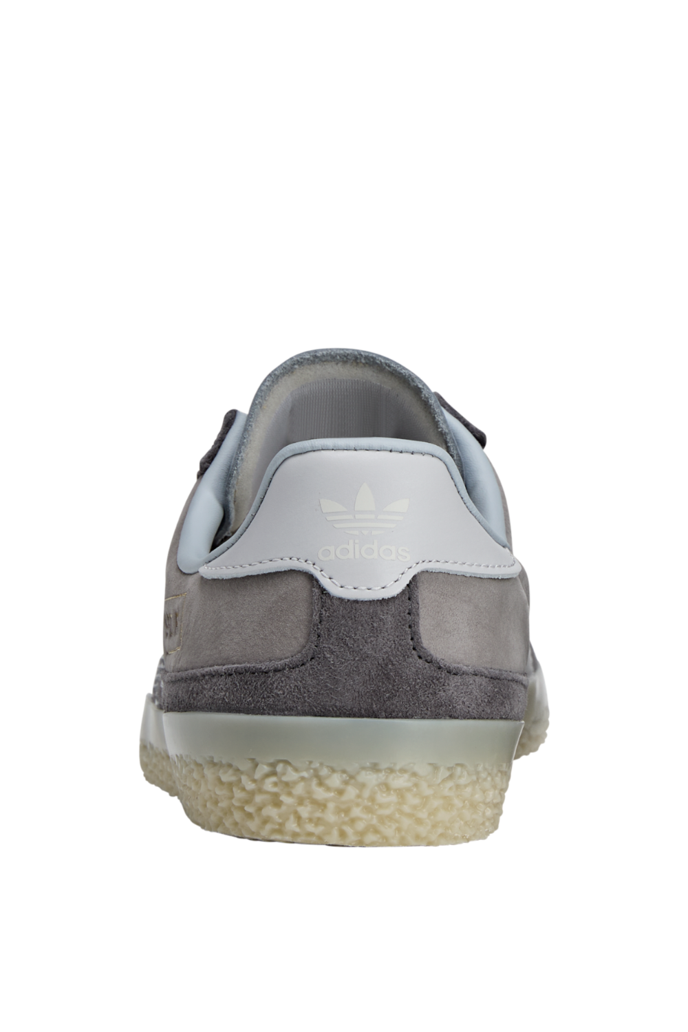 תמונת תקריב של נעלי סניקרס