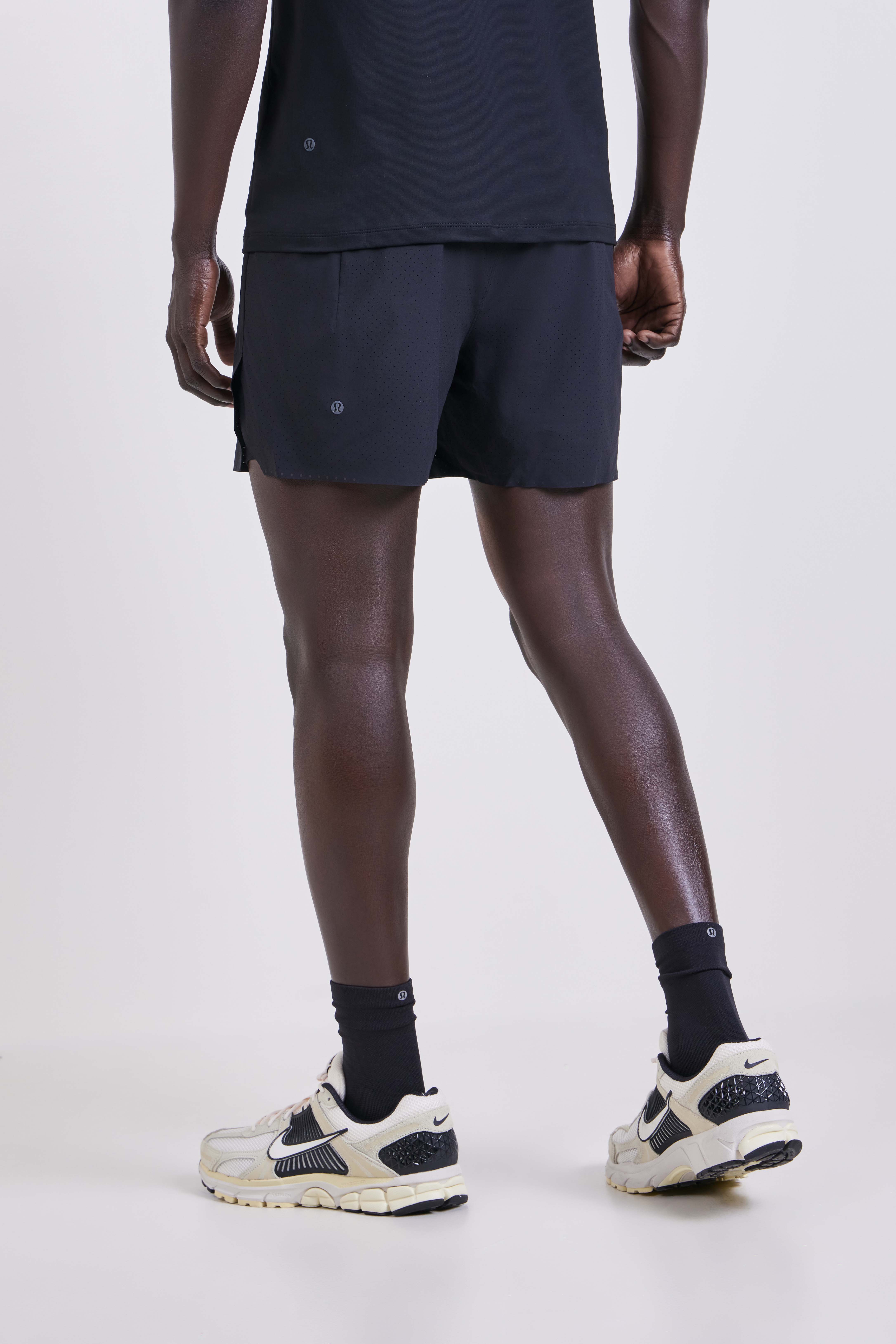 תמונת דוגמן אחורית של Fast And Free Running Short Lined 5