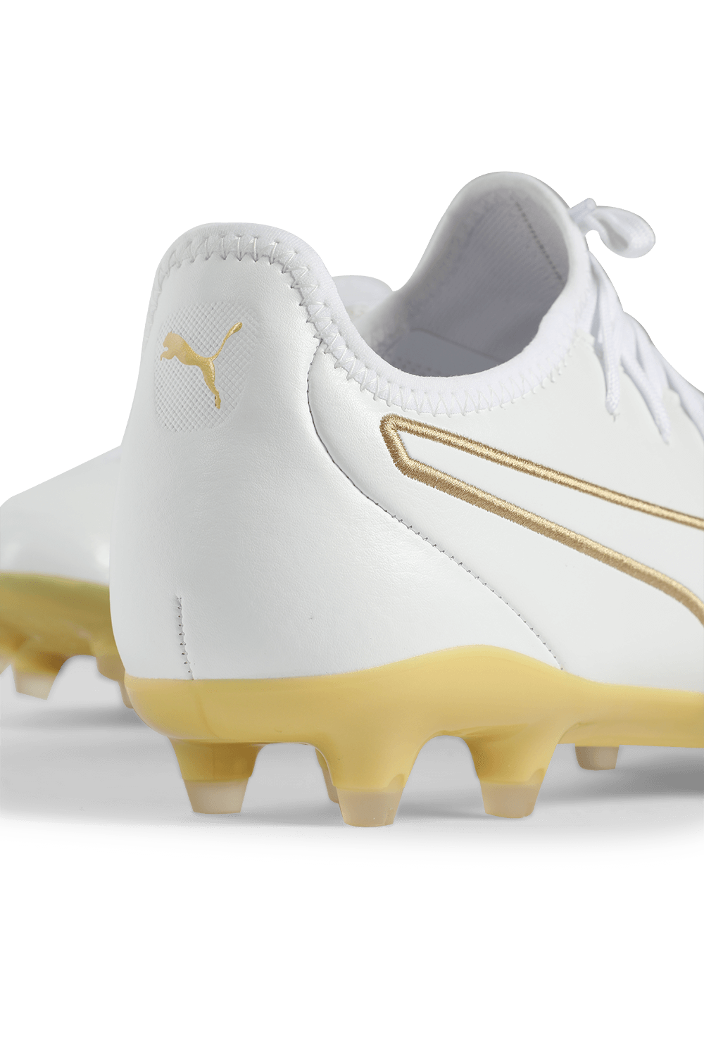 תמונת תקריב של King Pro FG Football Shoes in White