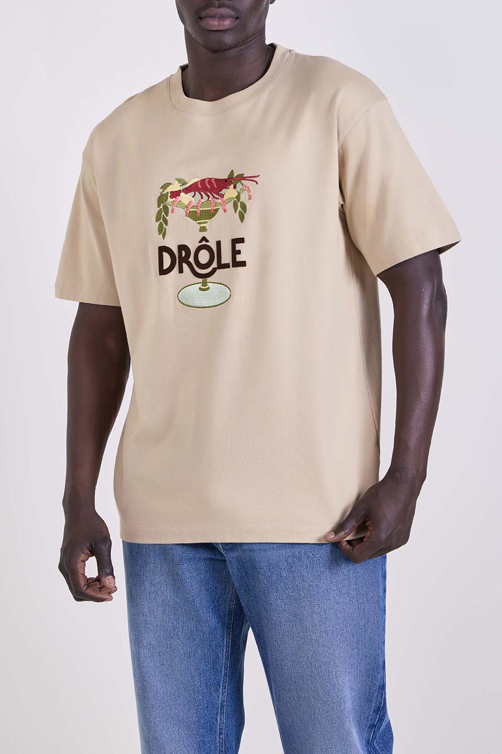 תמונת דוגמן קידמית של חולצת טי בגזרה ישרה