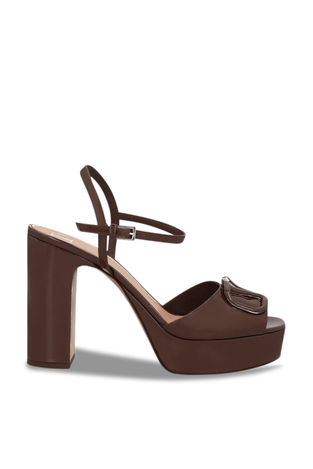 תמונה קידמית של סנדלי פלטפורמה