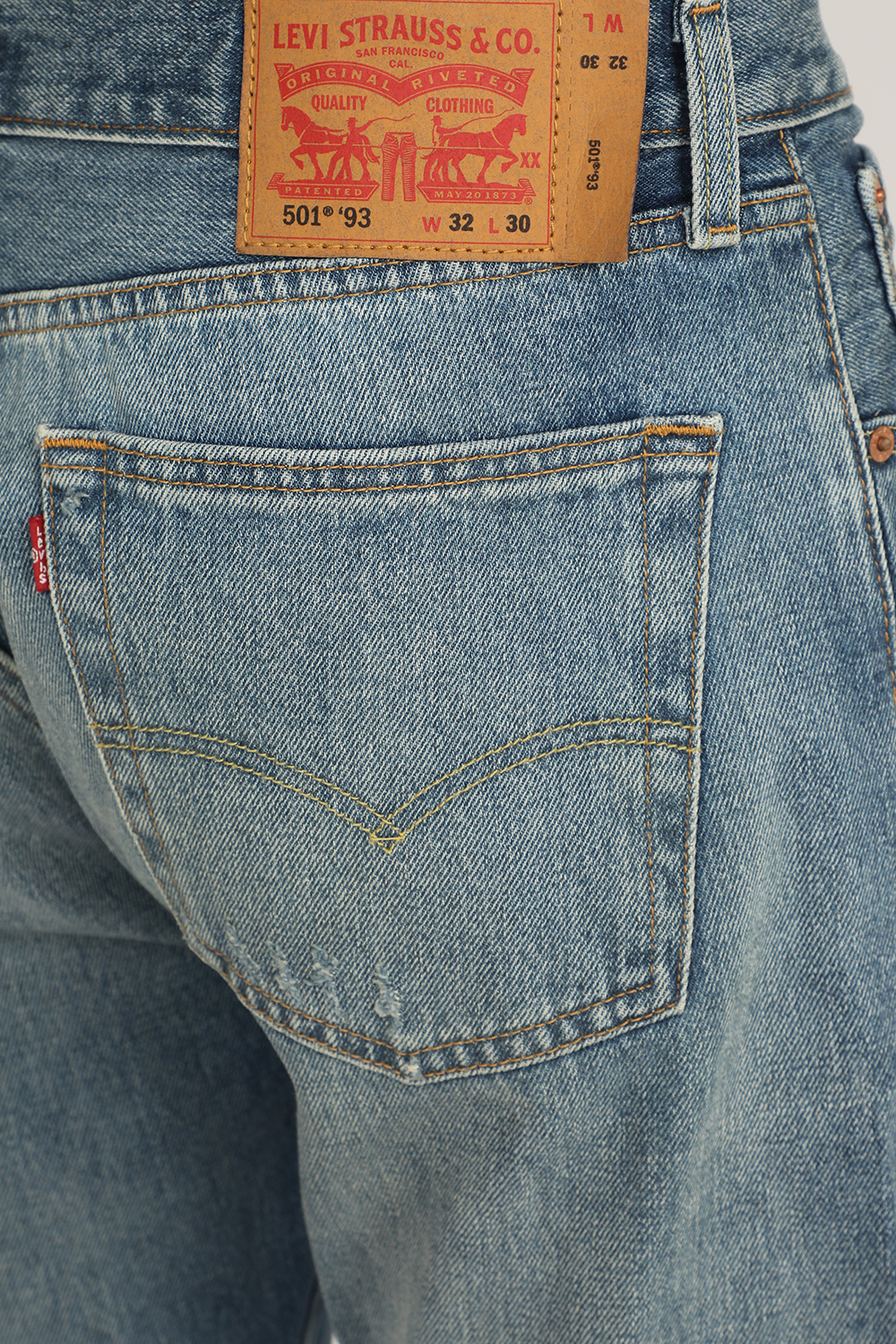 תמונת תקריב דוגמן של מכנסי ג`ינס 501