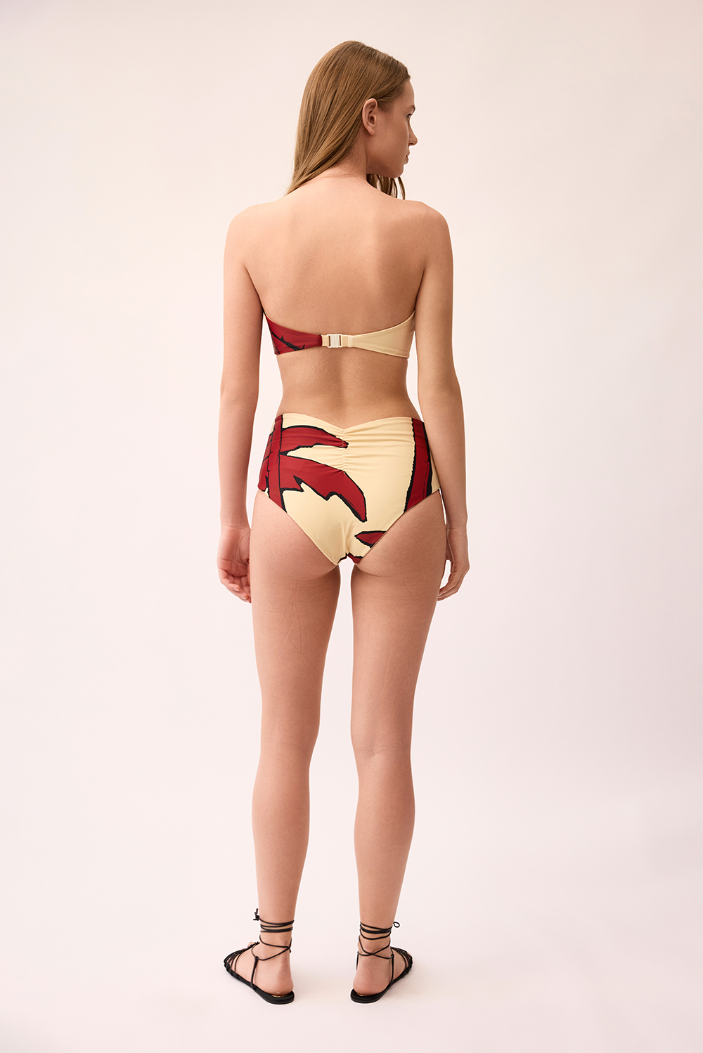 תמונת דוגמן אחורית של חזיית ביקיני סטרפלס