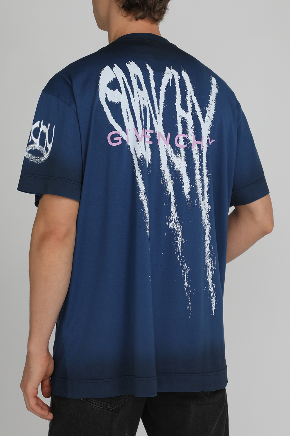 תמונת דוגמן אחורית של חולצת טי גרפיטי