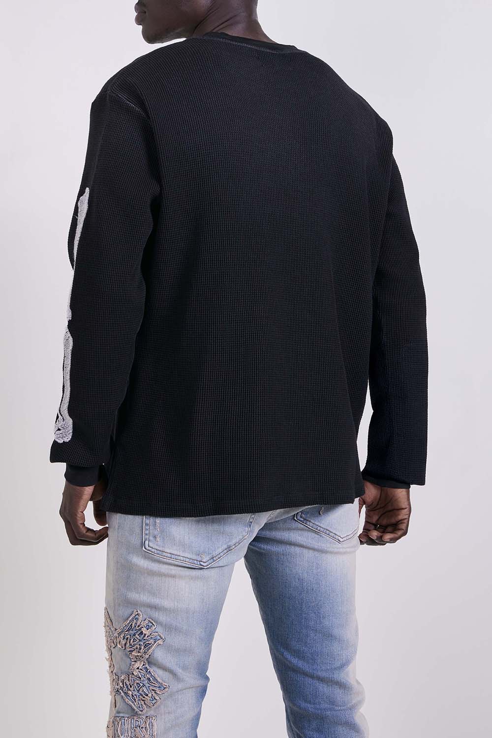 תמונת דוגמן אחורית של חולצת טי שרוול ארוך