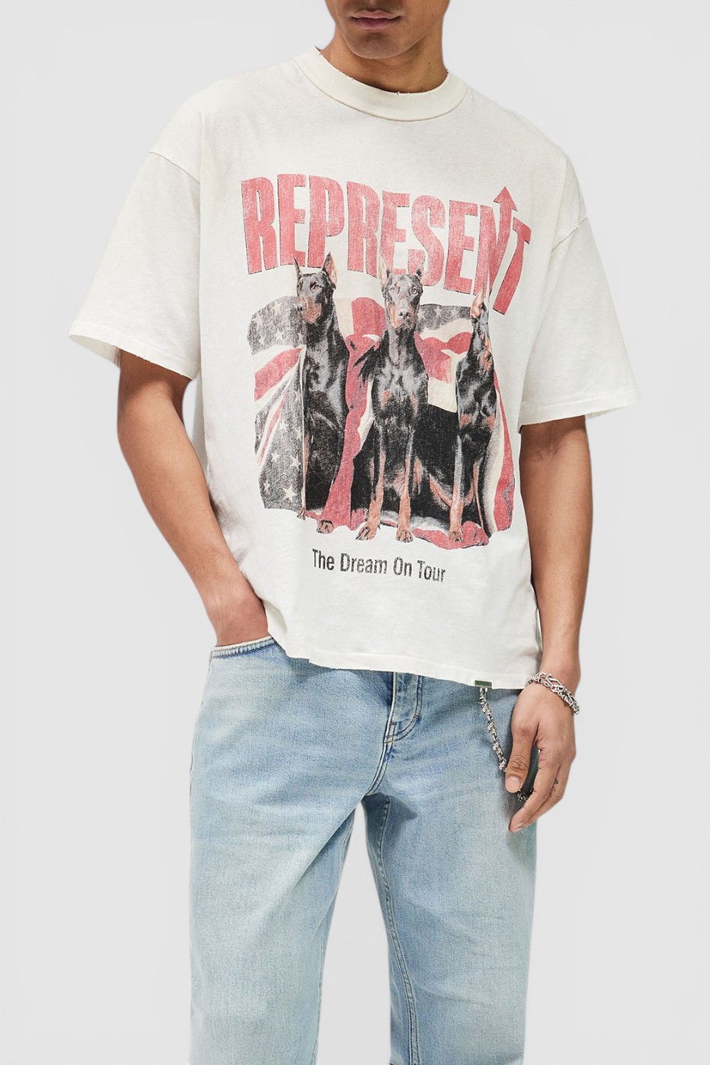 תמונת דוגמן קידמית של חולצת טי אוברסייז