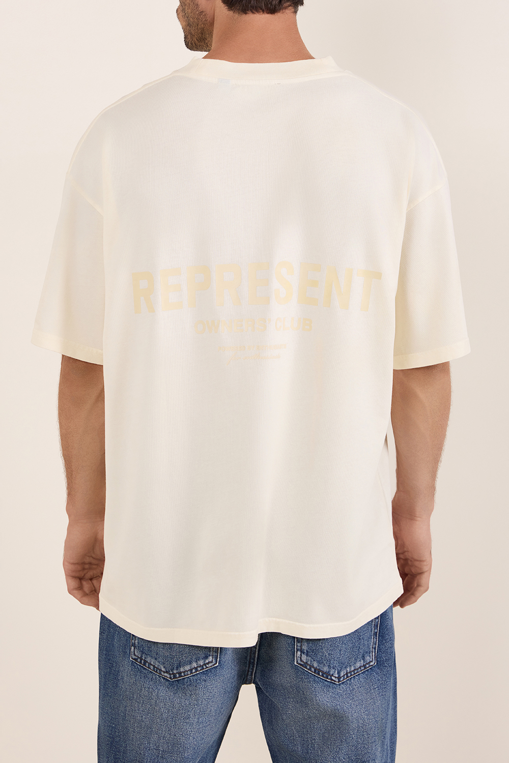 תמונת תקריב דוגמן של חולצת טי