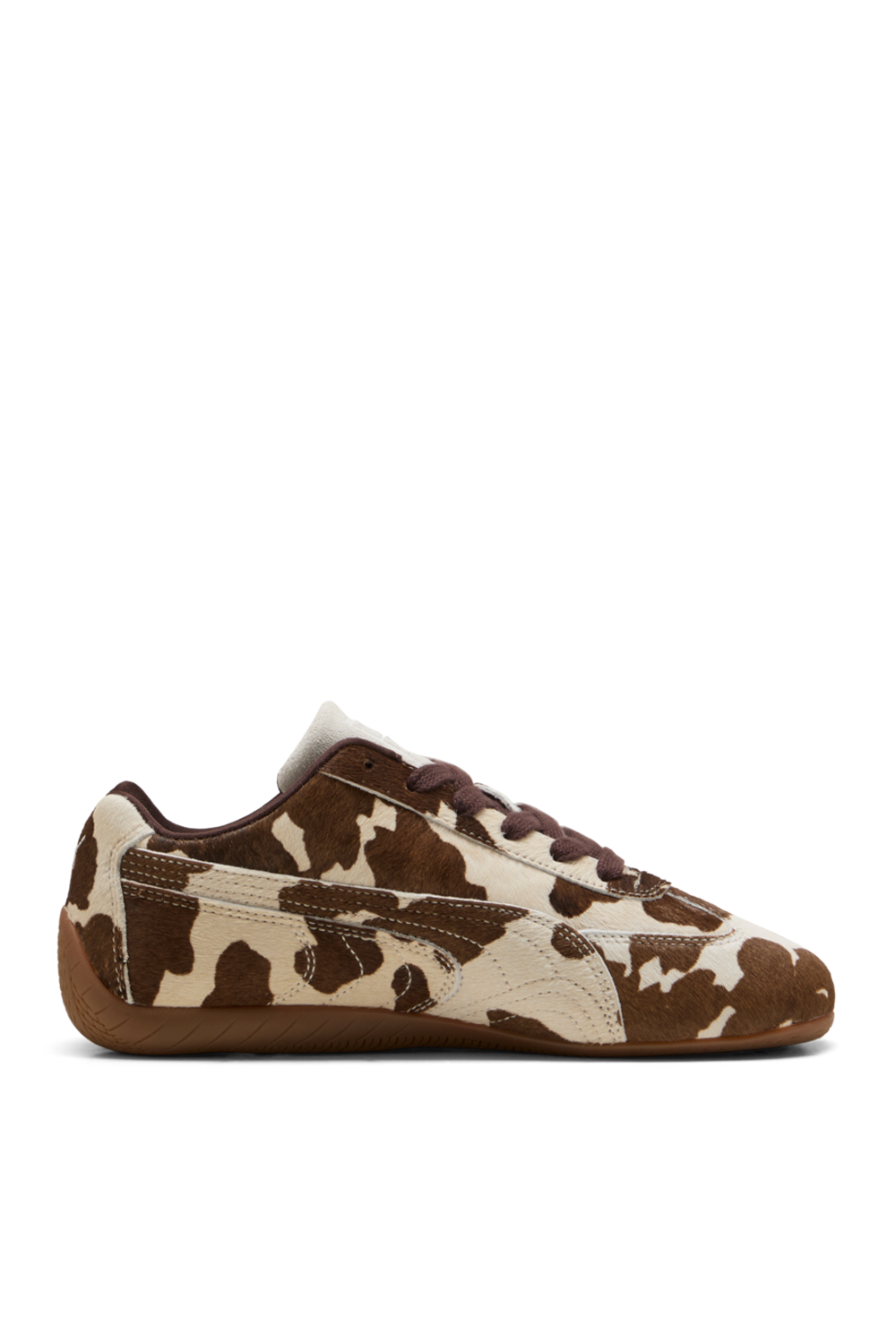 תמונה קידמית של נעלי סניקרס