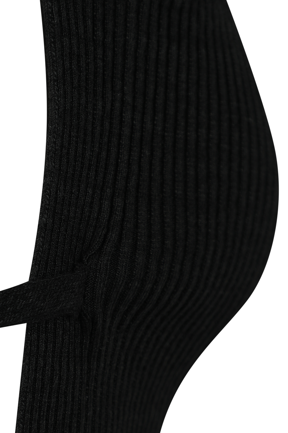 תמונת תקריב של קרופ טופ מייל אסקו שחור