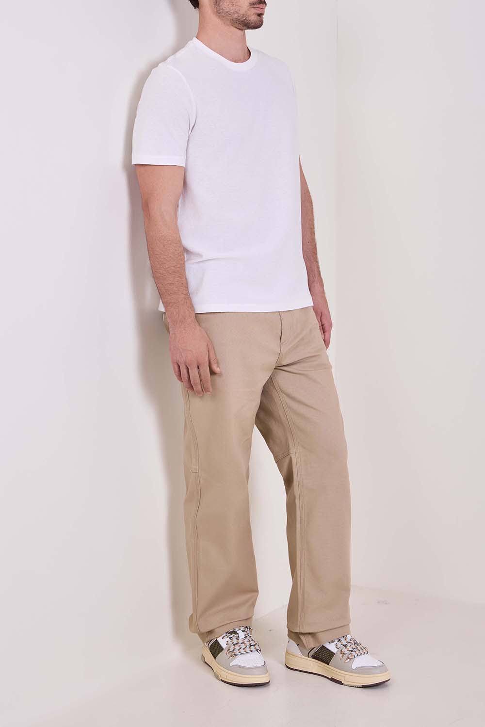 תמונת דוגמן קידמית של סניקרס