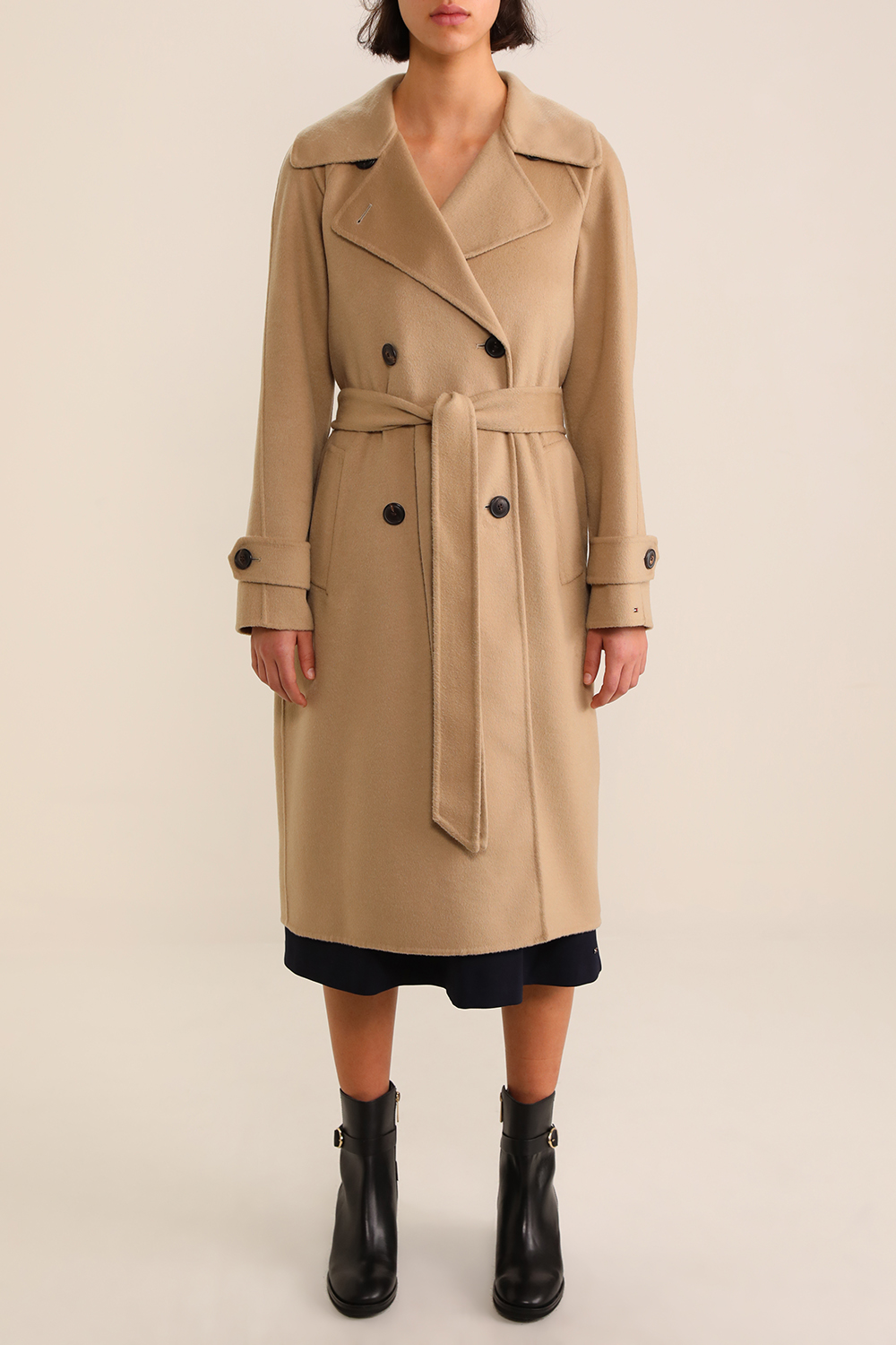 תמונת דוגמן קידמית של מעיל טרנץ' צמר ברכיסה כפולה