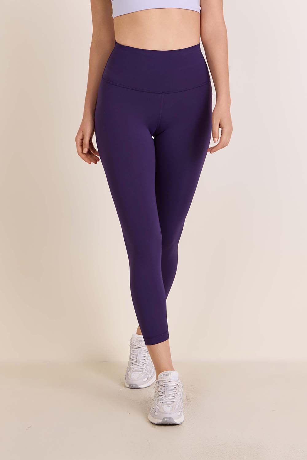 תמונת דוגמן קידמית של Wunder Train Ribbed HR Crop 23