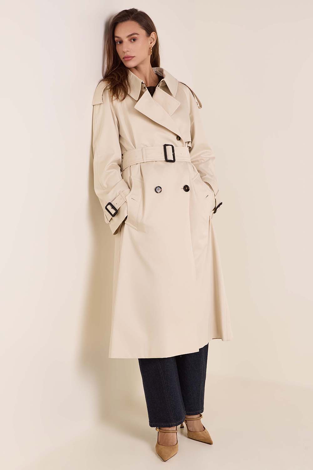 תמונת דוגמן קידמית של מעיל טרנץ'