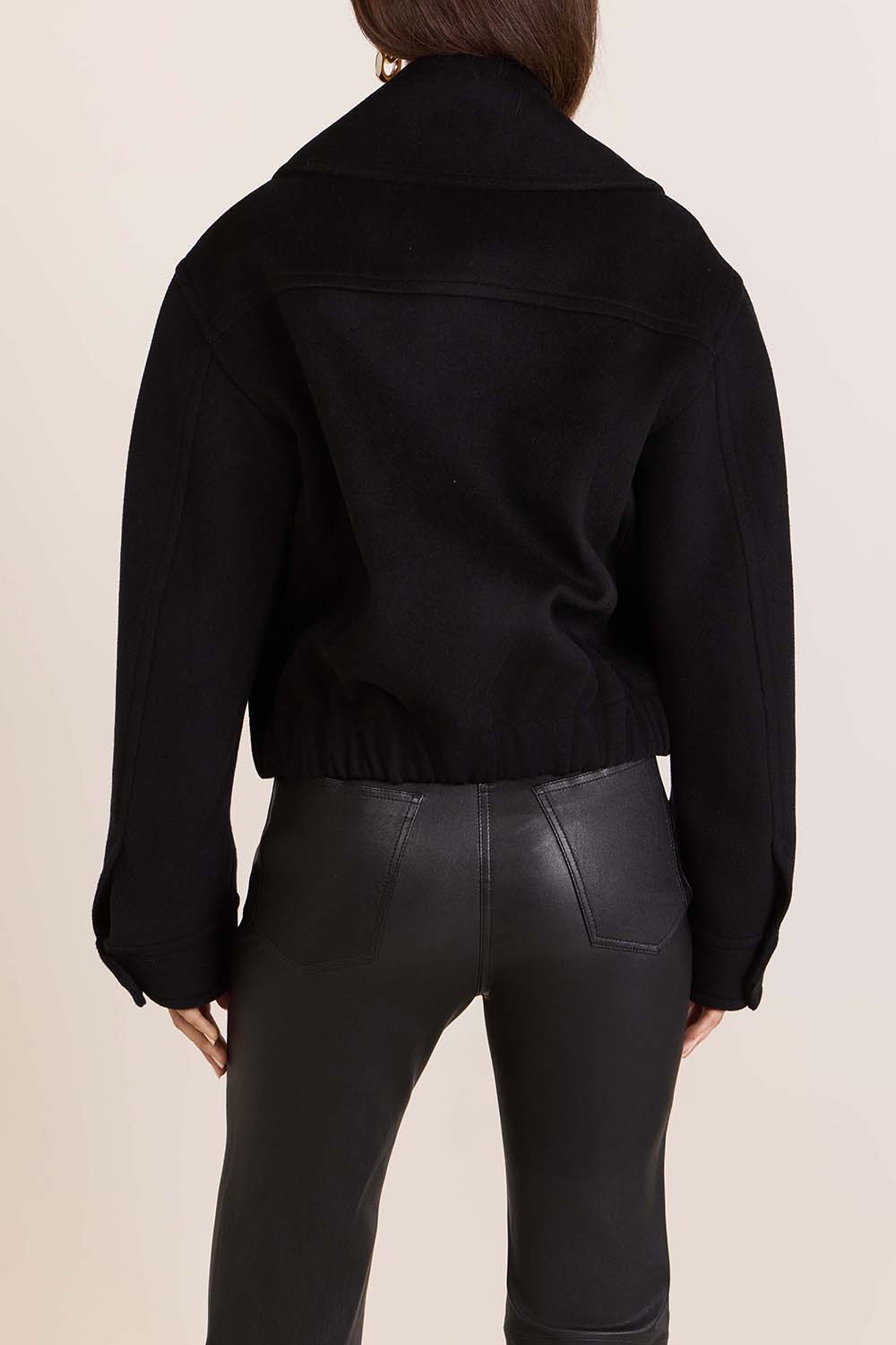 תמונת דוגמן אחורית של ז'קט צמר