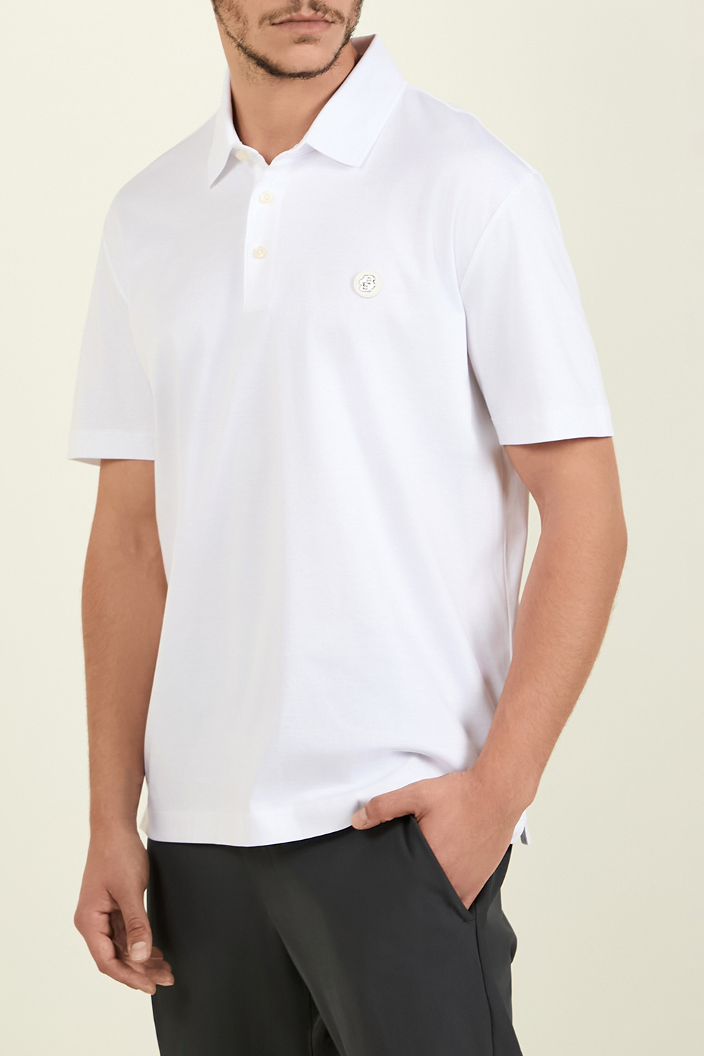 תמונת דוגמן קידמית של חולצת פולו קצרה