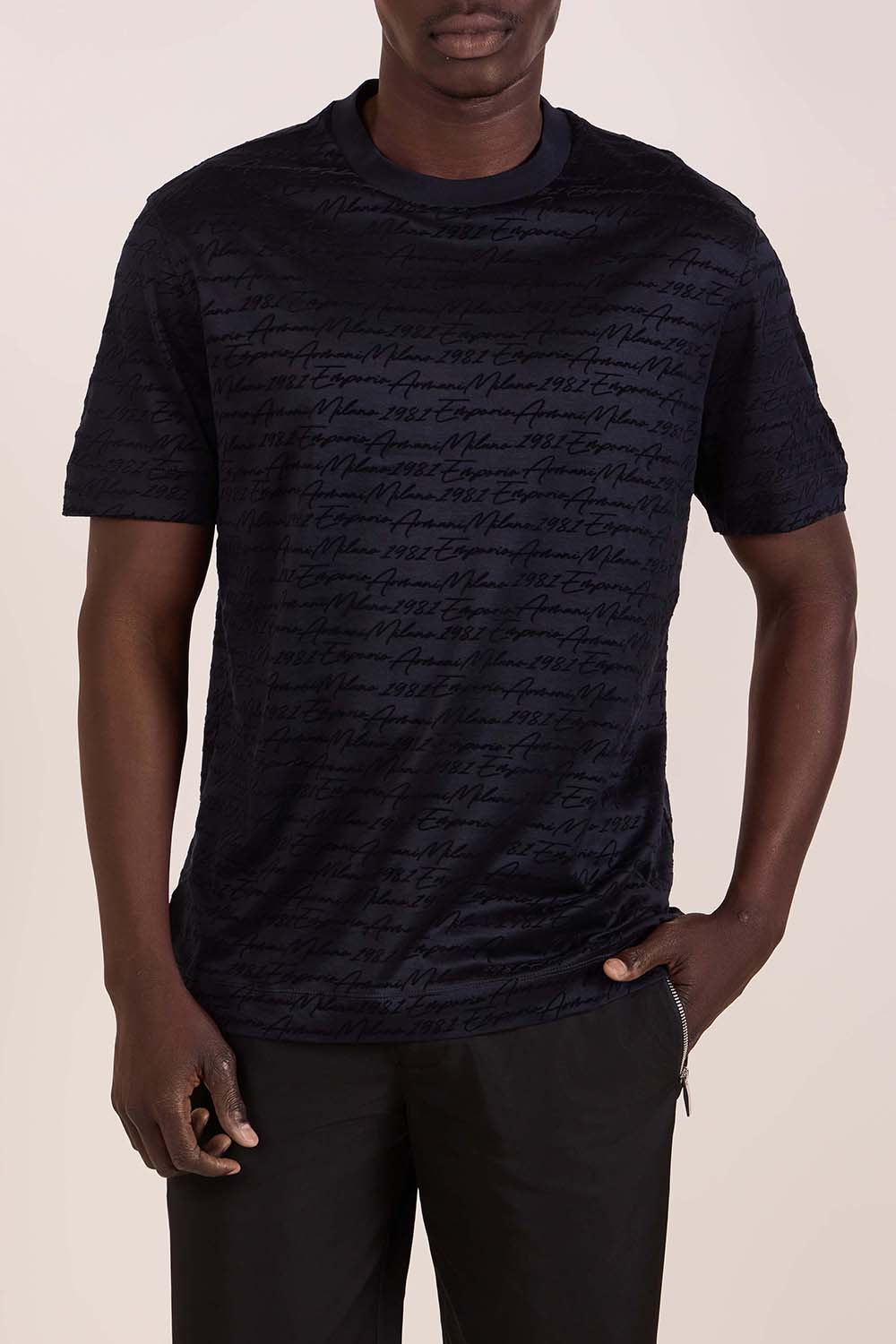 תמונת דוגמן קידמית של חולצת טי