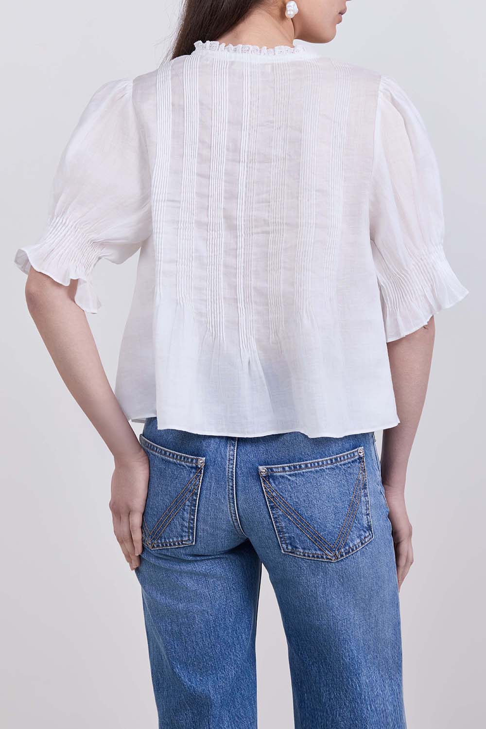 תמונת דוגמן אחורית של חולצה מכופתרת קארלי