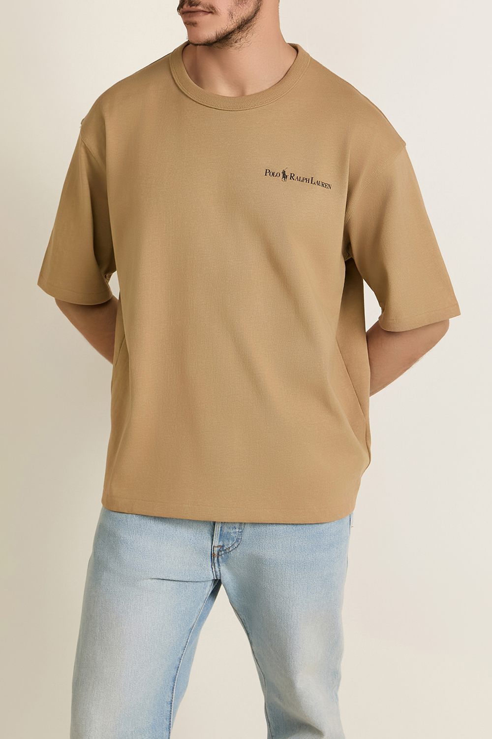 תמונת דוגמן קידמית של חולצת טי