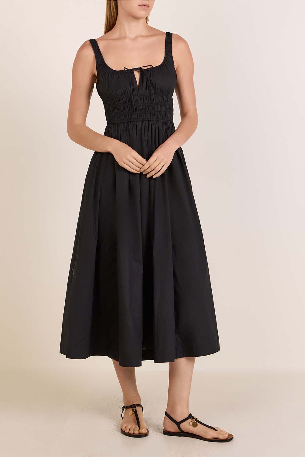 תמונת דוגמן קידמית של שמלת מידי קווילה