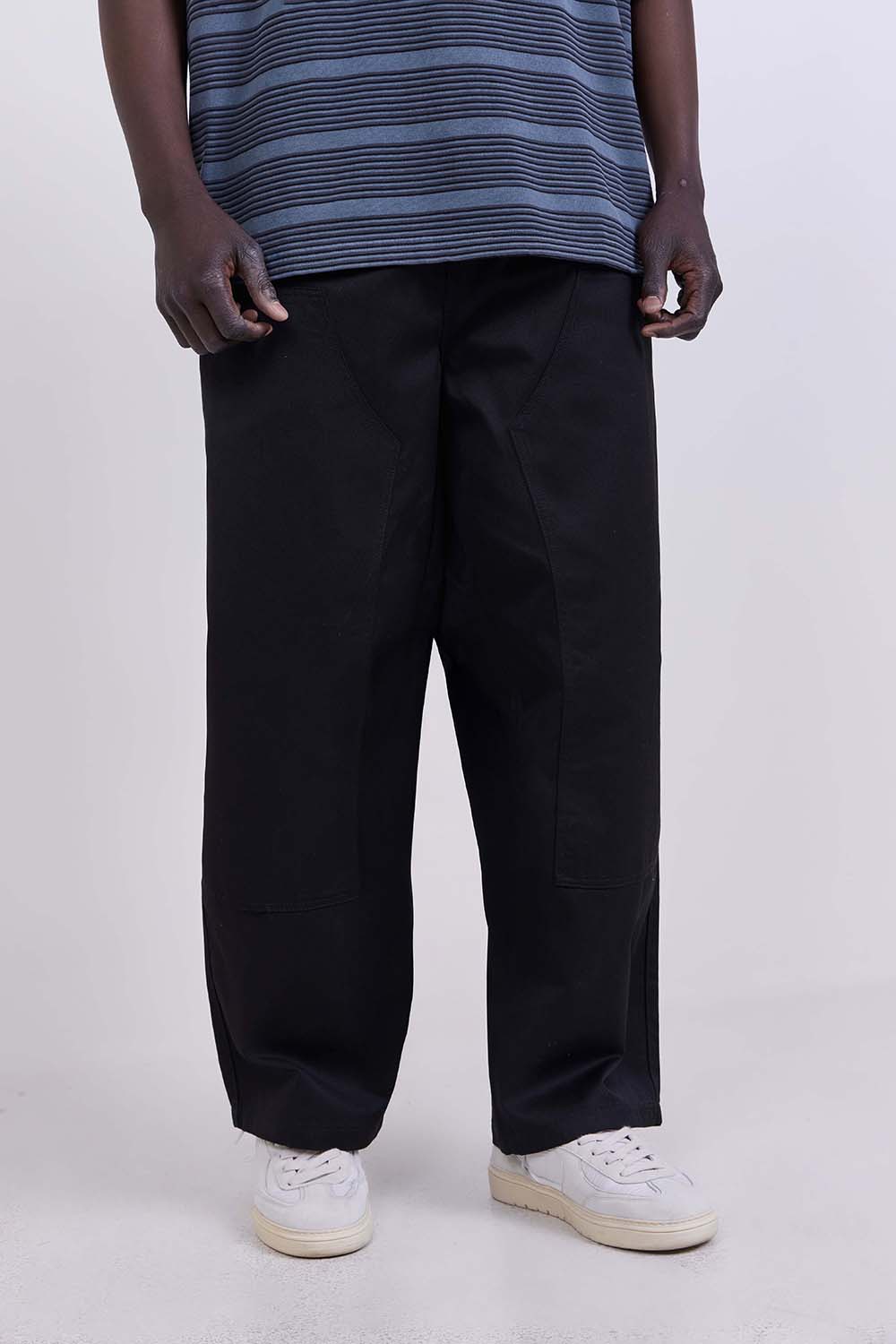 תמונת דוגמן קידמית של מכנסי צ'ינו