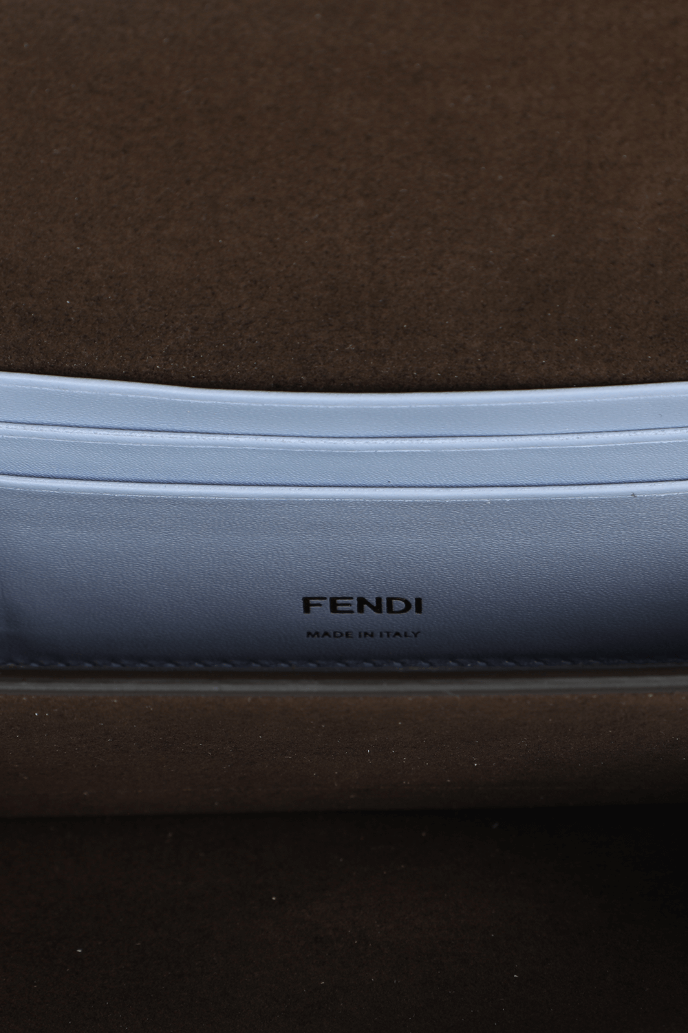 תמונת פנים של Flat Baguette Bag in Blue Leather