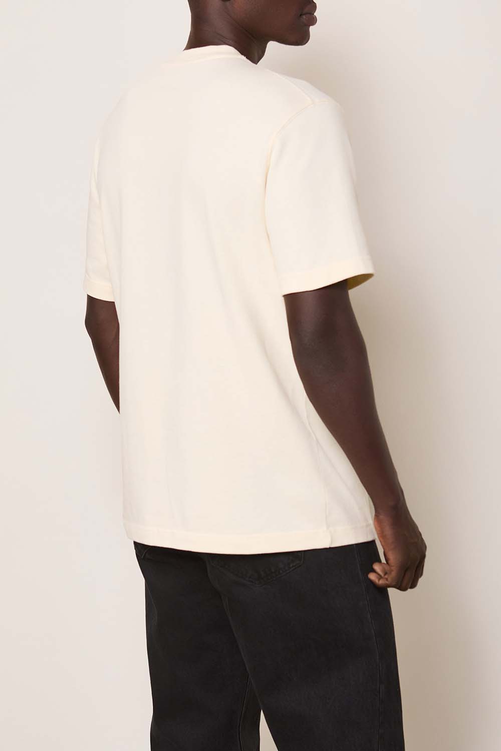 תמונת תקריב דוגמן של חולצת טי