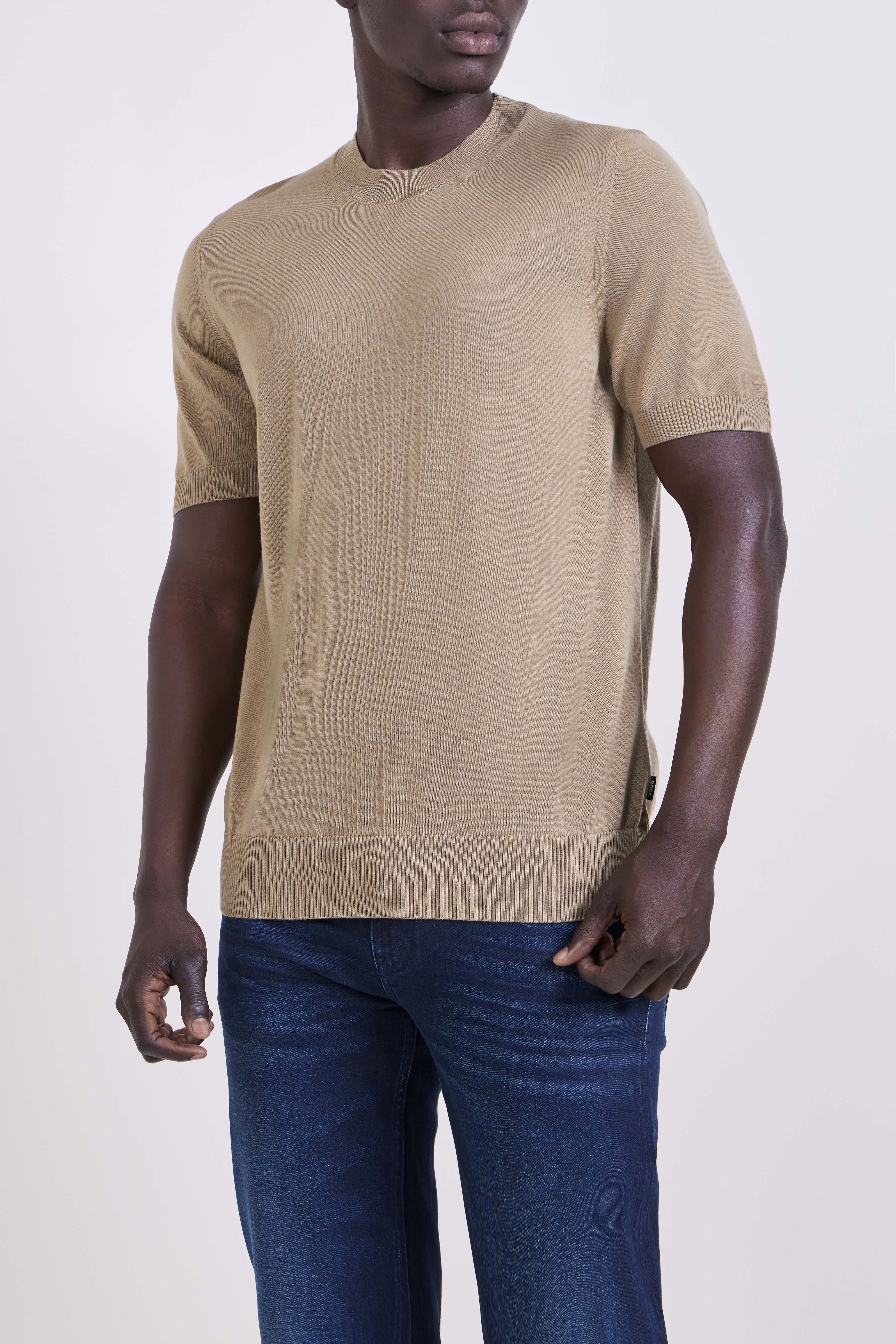 תמונת דוגמן קידמית של סריג טי