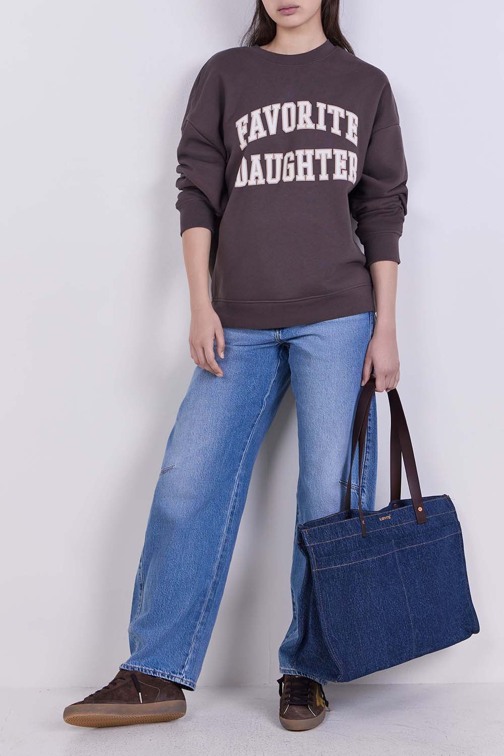 תמונת דוגמן קידמית של נעלי סניקרס סופר סטאר