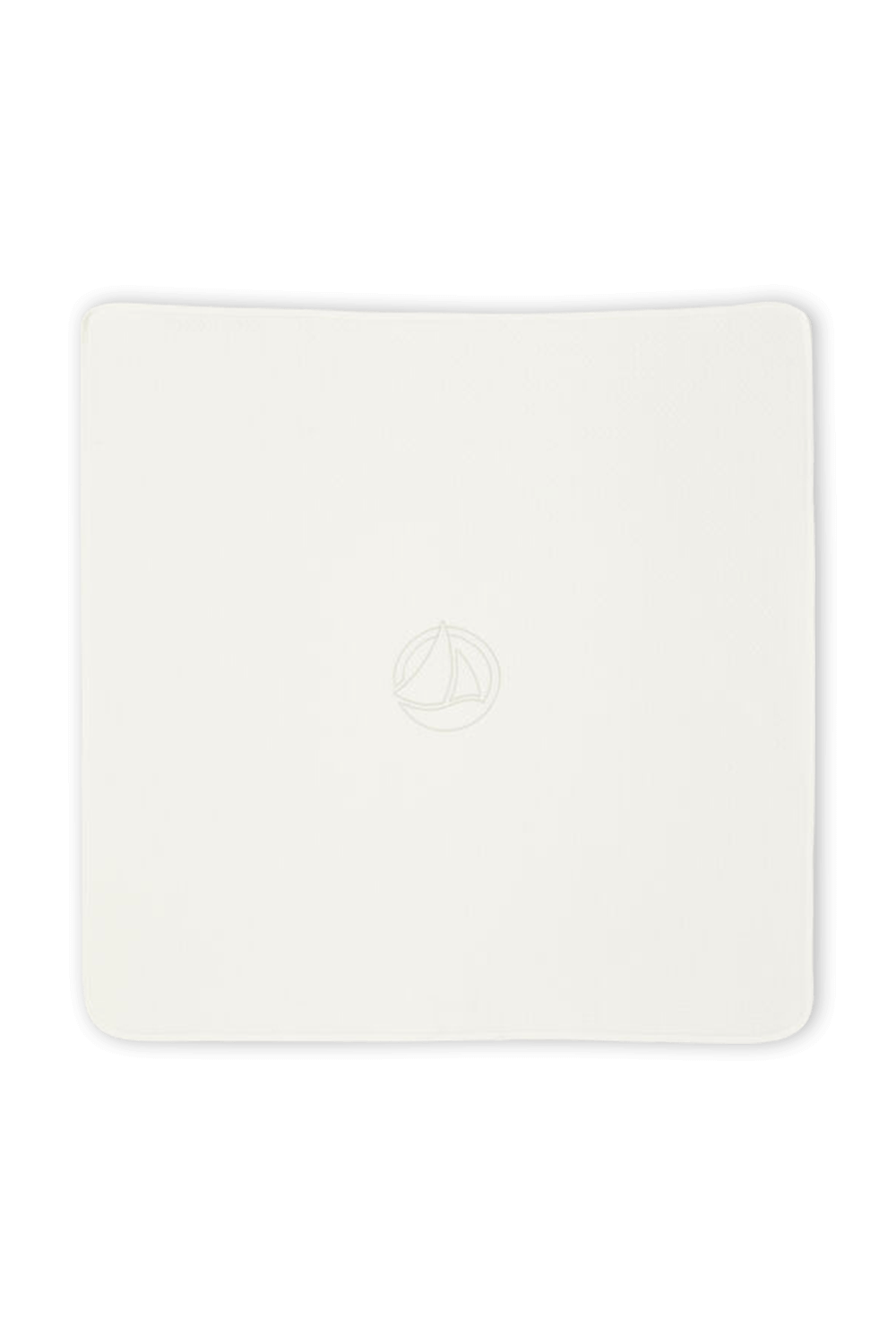 תמונה אחורית של שמיכה לבנה עם לוגו